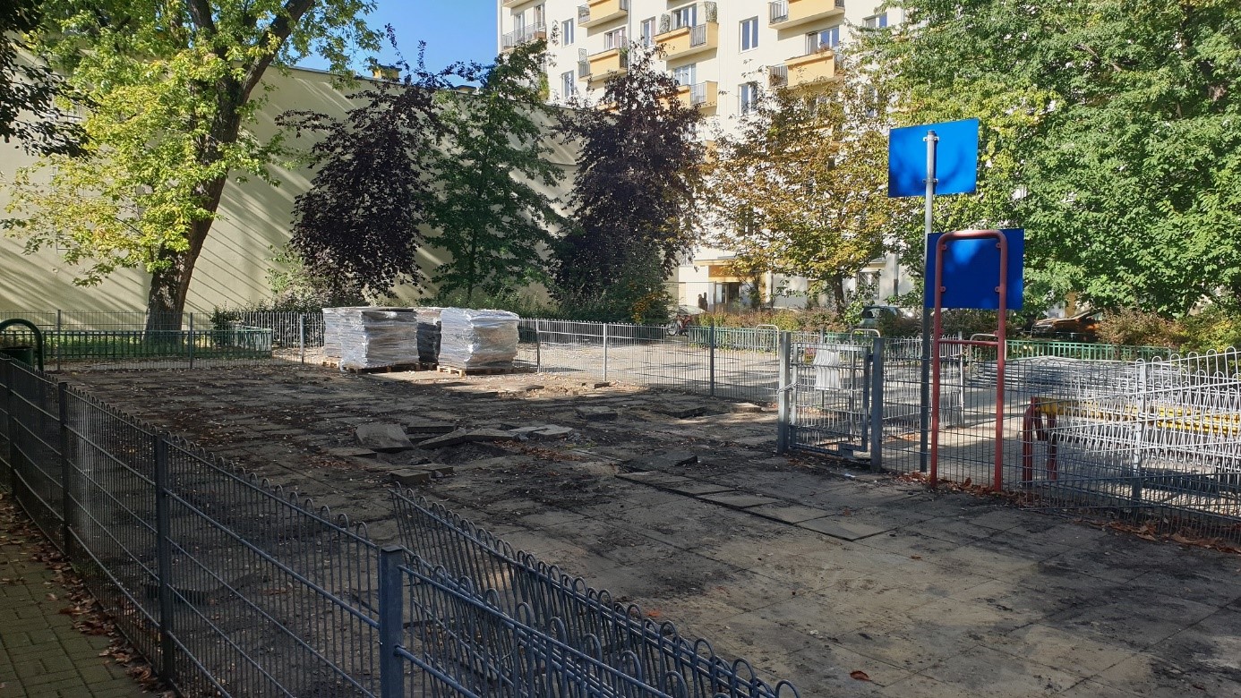 Zieleniec przy ul. Orlej, pierwsze prace rozbiórkowe